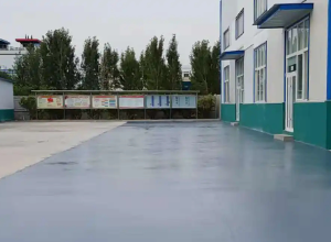 德阳彩色路面喷涂翻新的材料对冬季